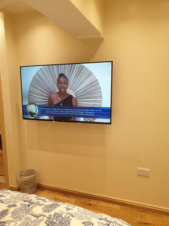 London Luxury Apartments 5 Min Walk From Ilford Station, With Free Parking Free Wifi Exterior photo