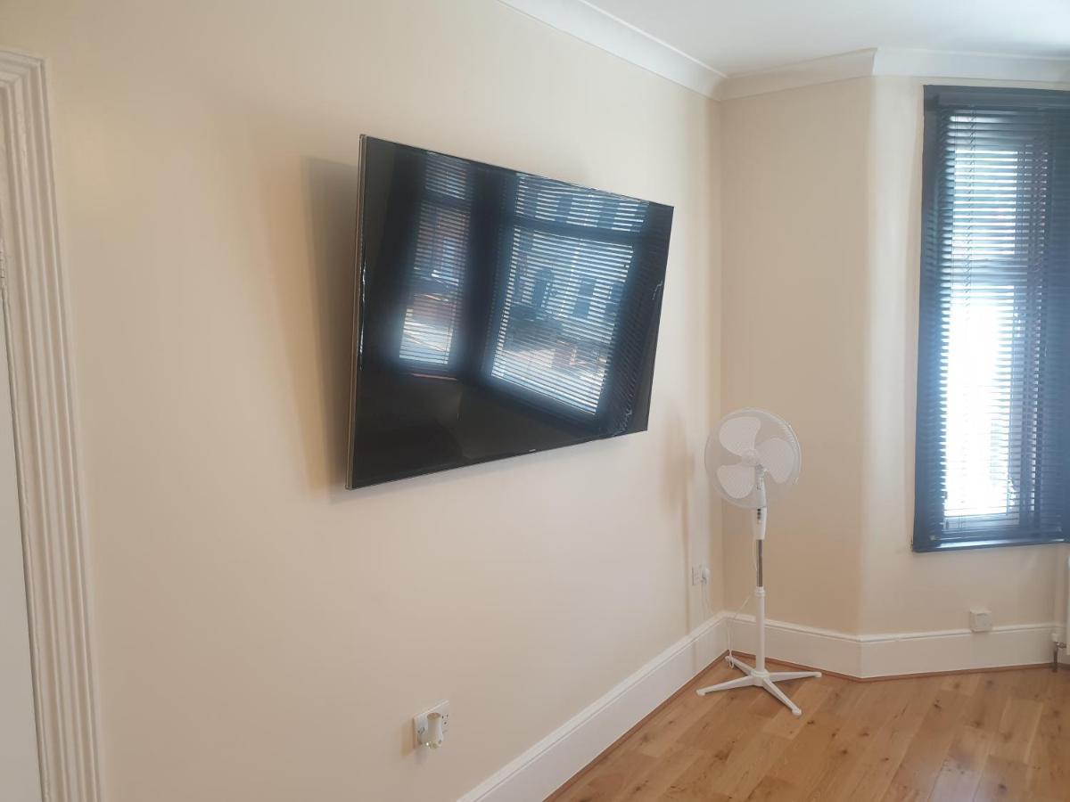 London Luxury Apartments 5 Min Walk From Ilford Station, With Free Parking Free Wifi Exterior photo